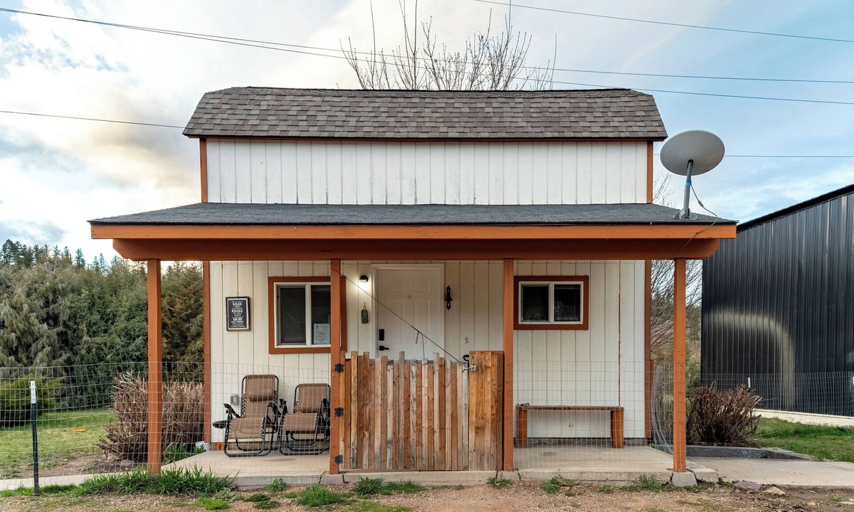 Huson Cottage | Charming 1-bedroom cottage with AC in cozy Huson