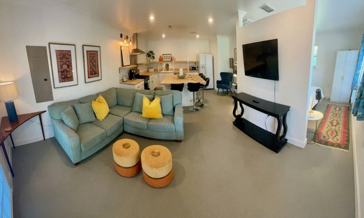 Tyler Cottage | Charming 1-bedroom cottage central to town, close to hospitals