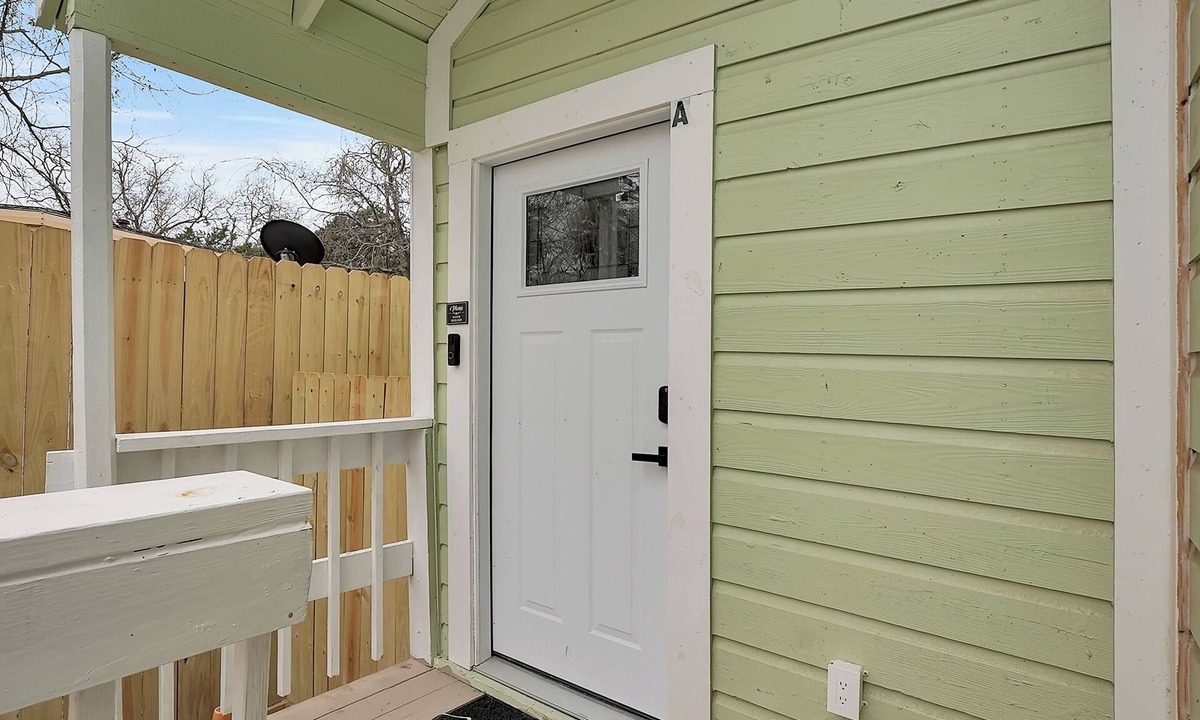 League City House | Charming 1 bedroom getaway perfect for relaxation!