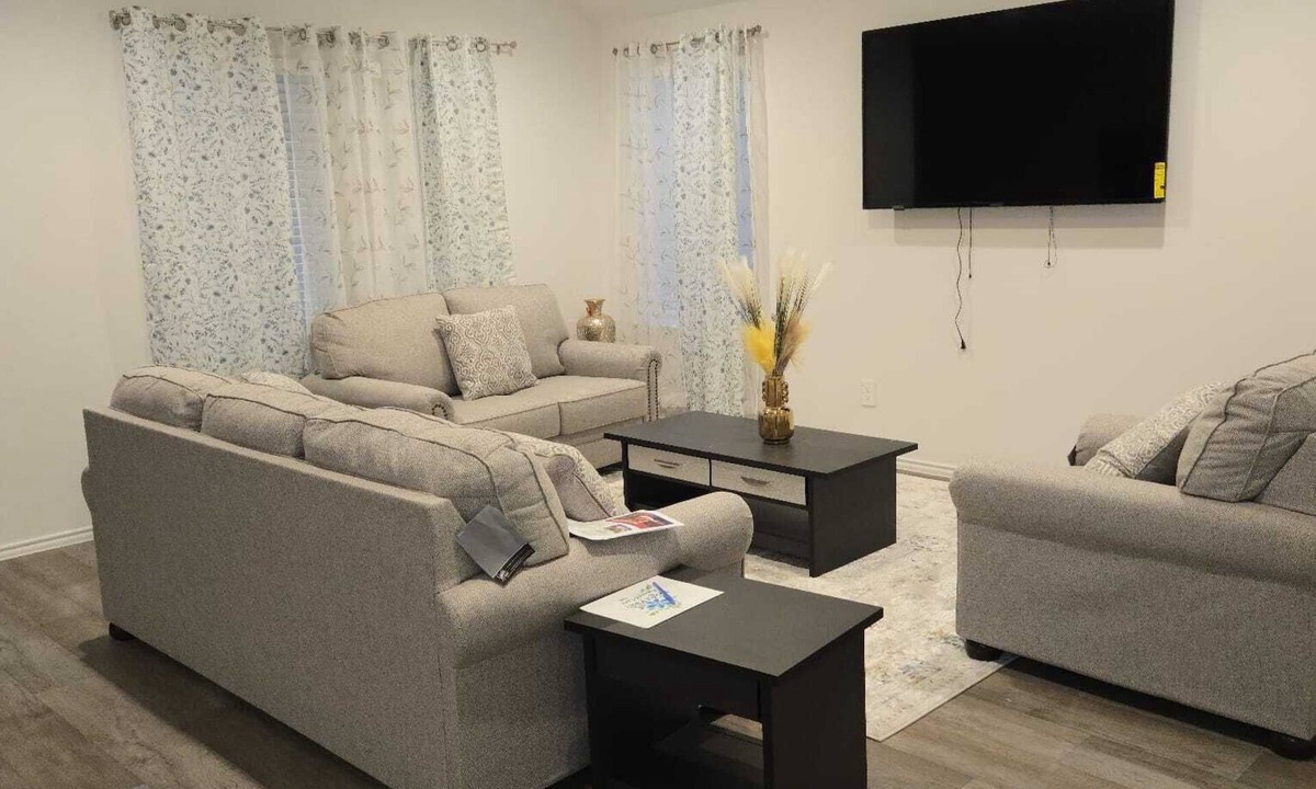 Rosenberg House | Charming 1-bedroom house with WiFi and AC in welcoming Richmond