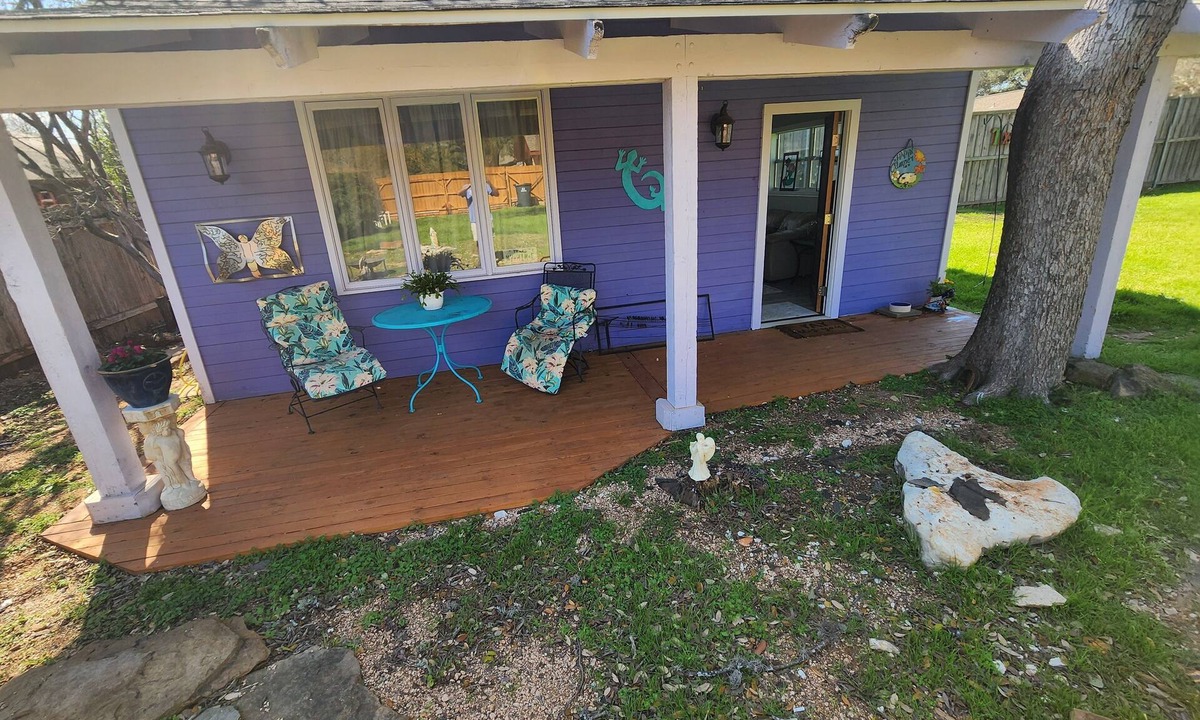 Southland Oaks House | Charming 1-bedroom house with WiFi, AC in lovely South nAustin