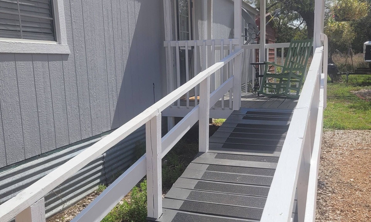 Lometa House | Charming 1-bedroom house in Lometa with AC and WiFi, sleeping 4