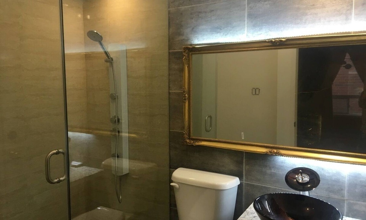 Vaughan House | Charming 1-bedroom in a house in Vaughan with AC