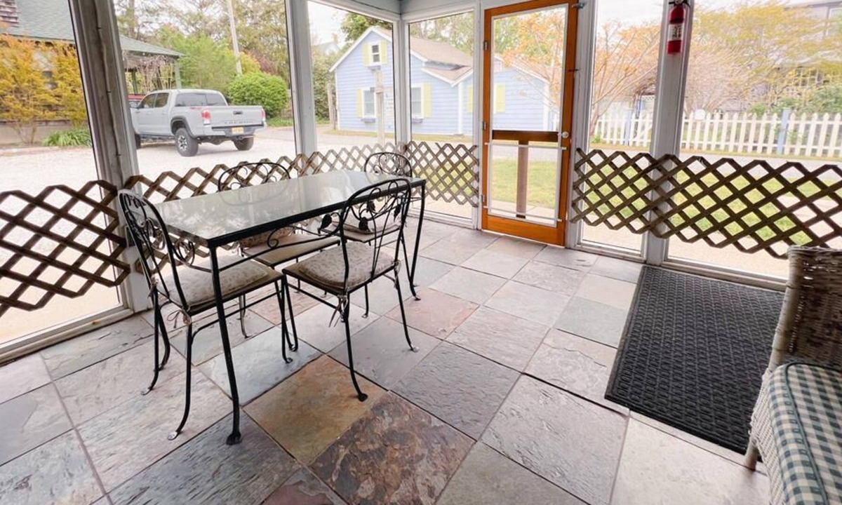 Village Green Apartment | Charming 1 bedroom , pet-friendly