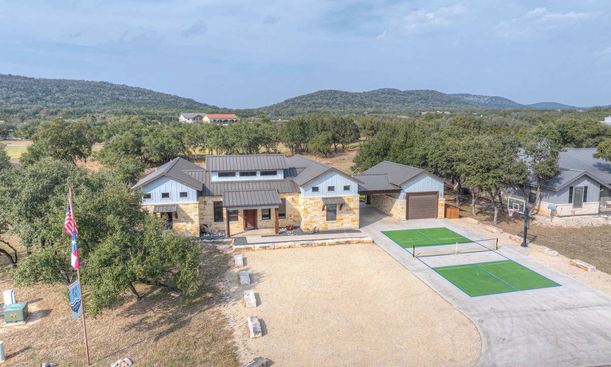 Sabinal House | Charming 1-bedroom pool house in lovely Concan with AC and out door kitchen.