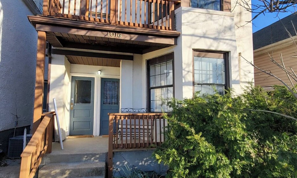 Clayton-Tamm House | Charming 1-bedroom top unit house in Central Dog Town