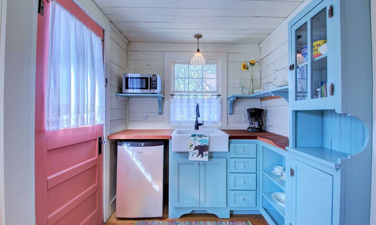 Hillcrest Cottage | Charming 1-Bedroom Backyard Cottage in Little Rock's Hillcrest Historic District