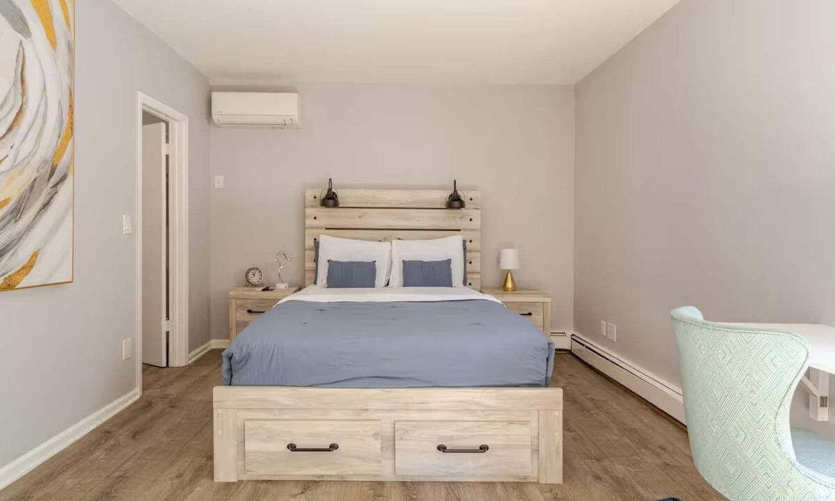 New Rochelle Apartment | Charming 1-bedroom apartment with Balcony, WiFi, AC - 30 mins to NYC