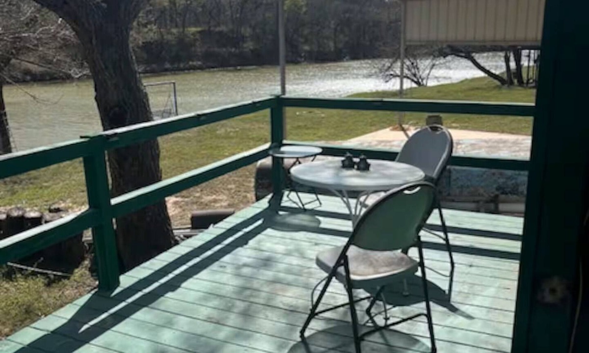 Dennis Cabin | Charming 1-bedroom cabin in peaceful Weatherford getaway