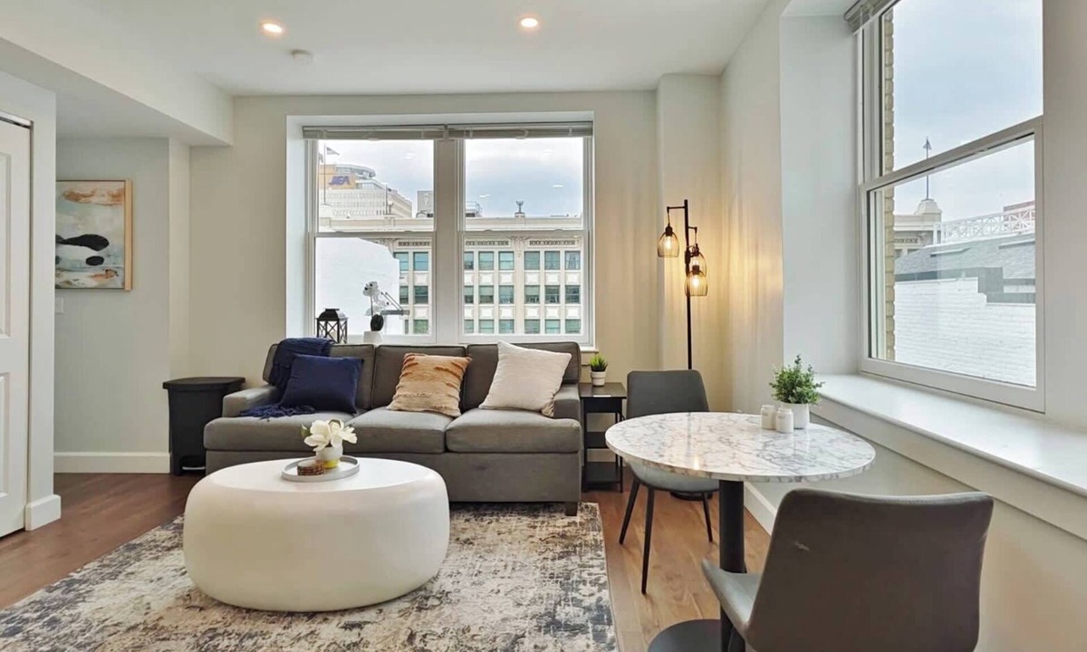 Downtown Jacksonville Apartment | Charming 1 BR Apts - 1.25 Miles to TIAA Bnk Fld!