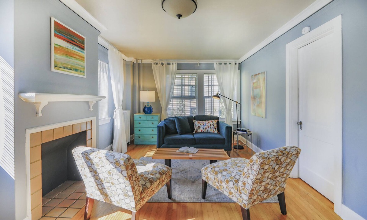 Goose Hollow Condo | Charming 1-BR, Historic Downtown. Free Parking.