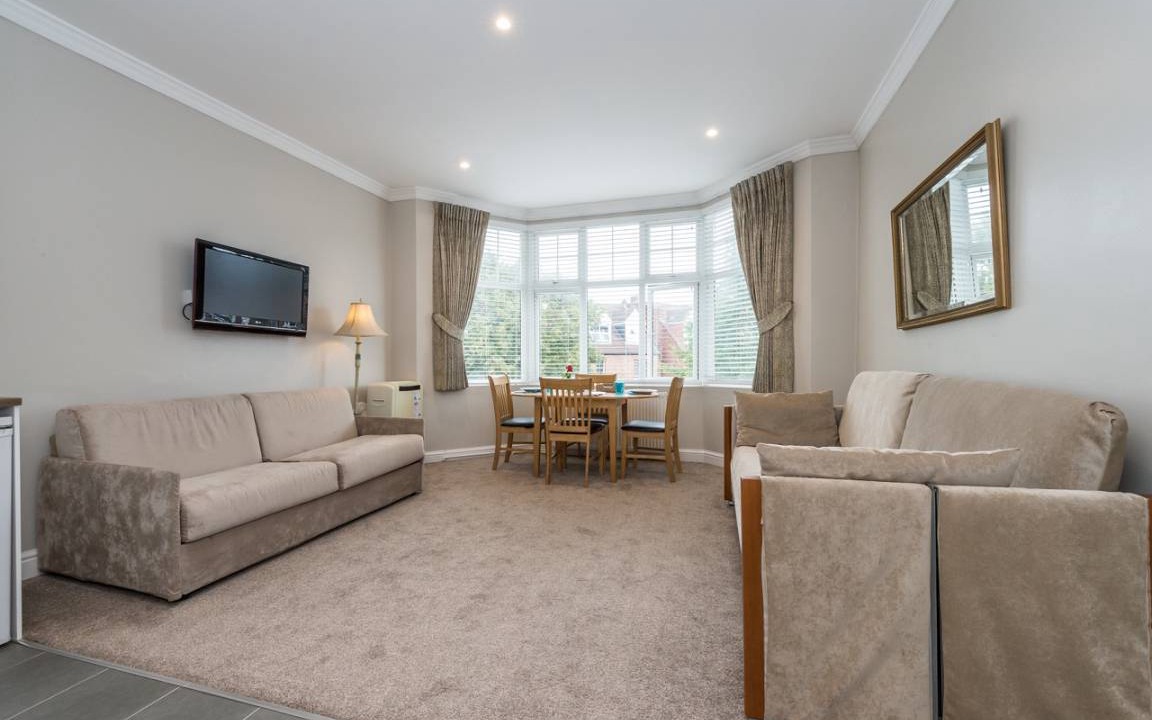 Brondesbury Park Hotel | Charming 1 BR on Willesden Green