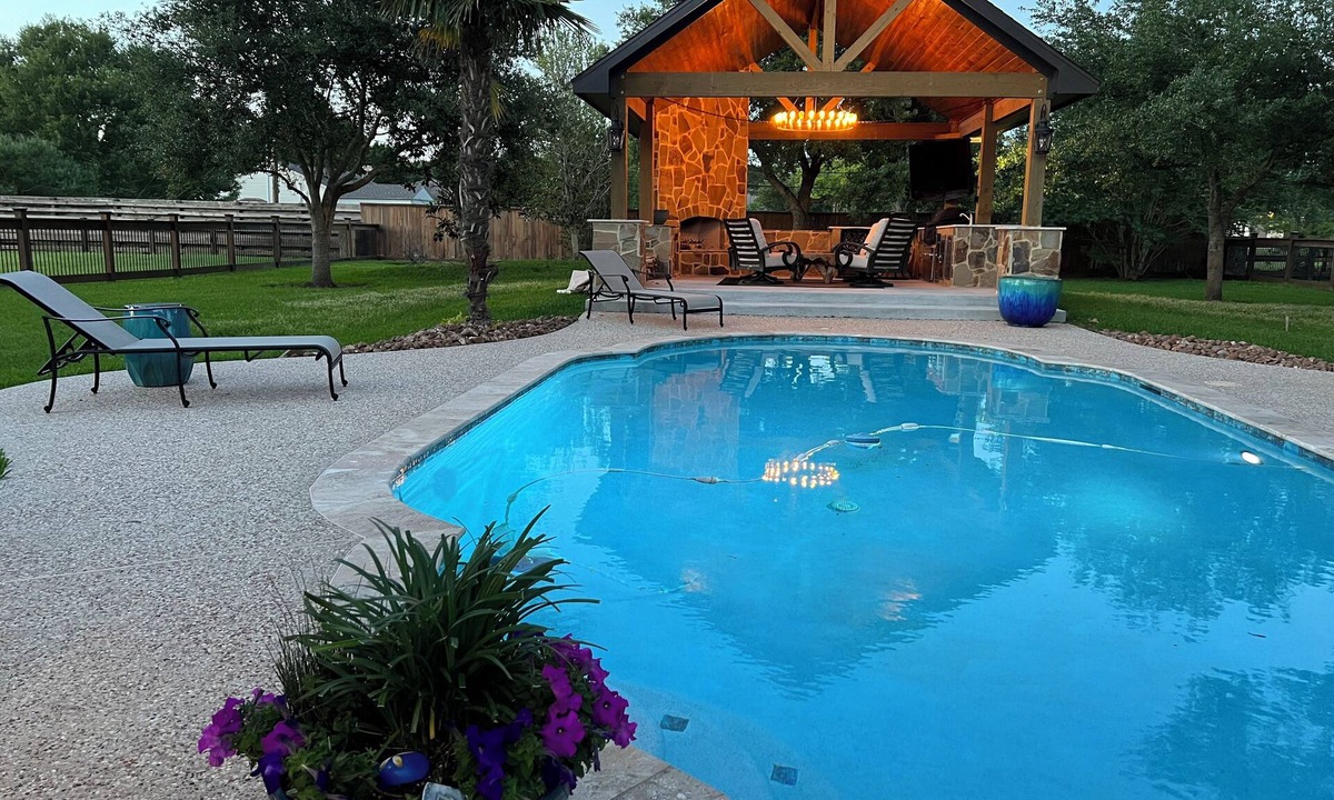 Friendswood Cottage | CHARMING 1-BR Texas Ranch Cottage near Downtown Houston with AMAZING POOL &PATIO