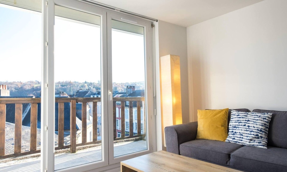Bagneres-de-Bigorre House | Charming 1-Bedroom Apartment with Balcony & Wi-Fi – Bagnères de Bigorre