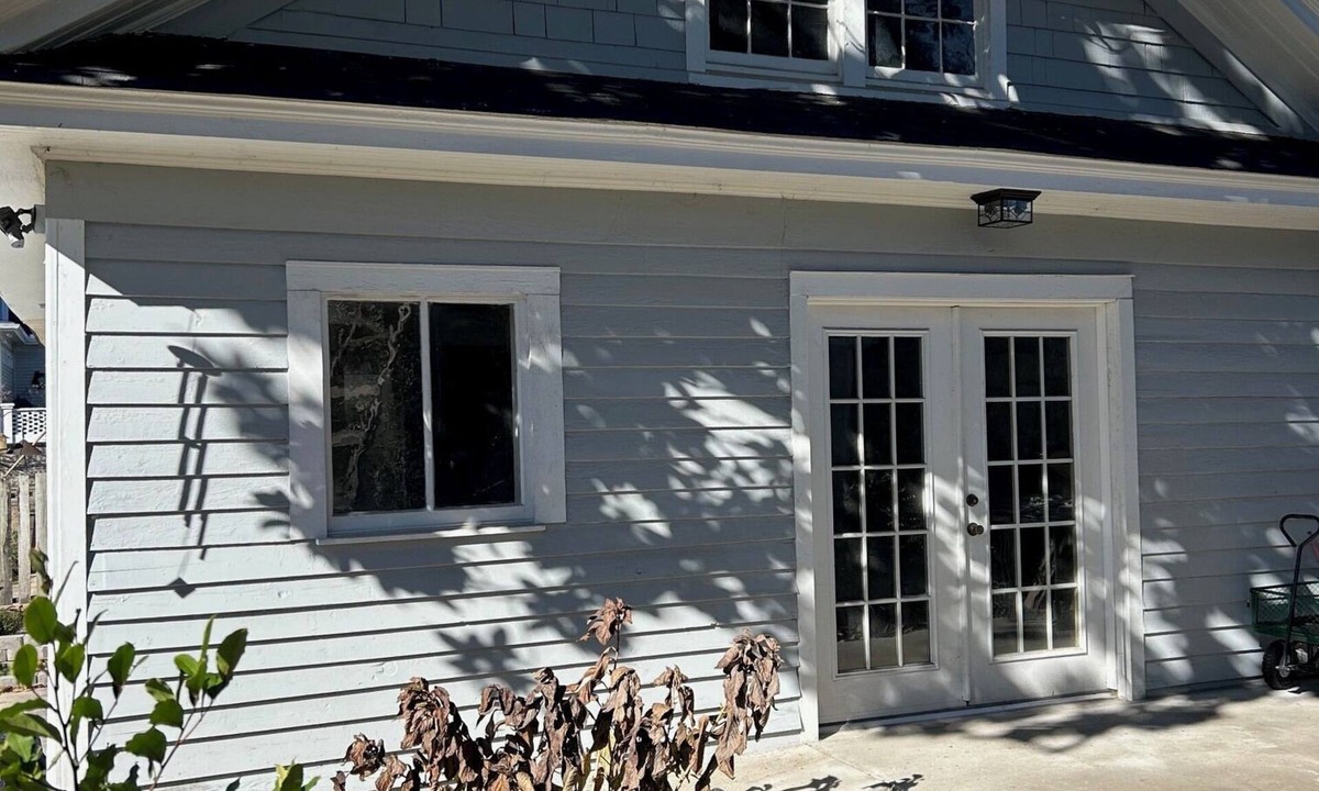 Washington Apartment | Charming 140-Year-Old Carriage House Walk to Downtown