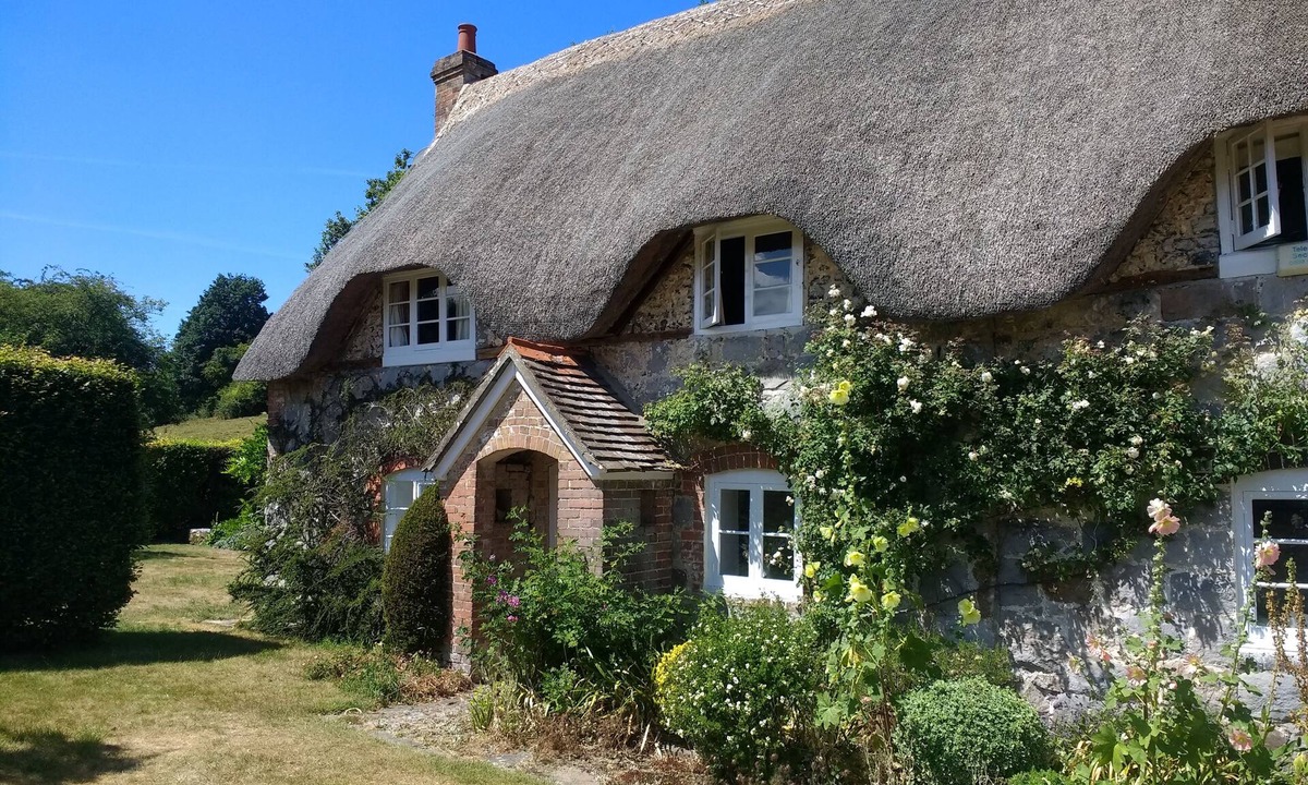 Alton Barnes Cottage | Charming 1660's Cottage.
