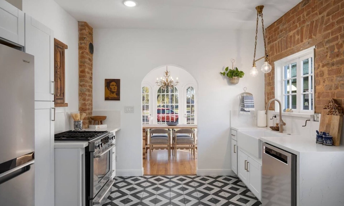 Roosevelt House | Charming 1930's Spanish Bungalow
