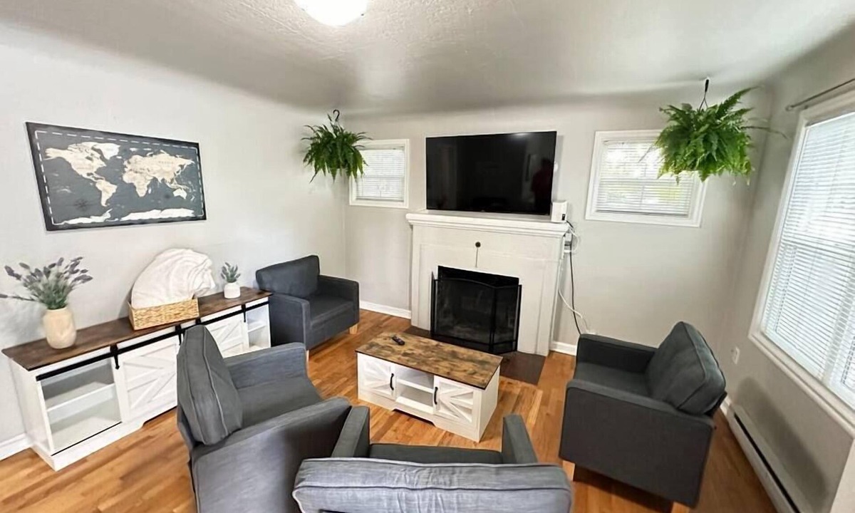 College Hill House | Charming 1930s Style Rustic Home