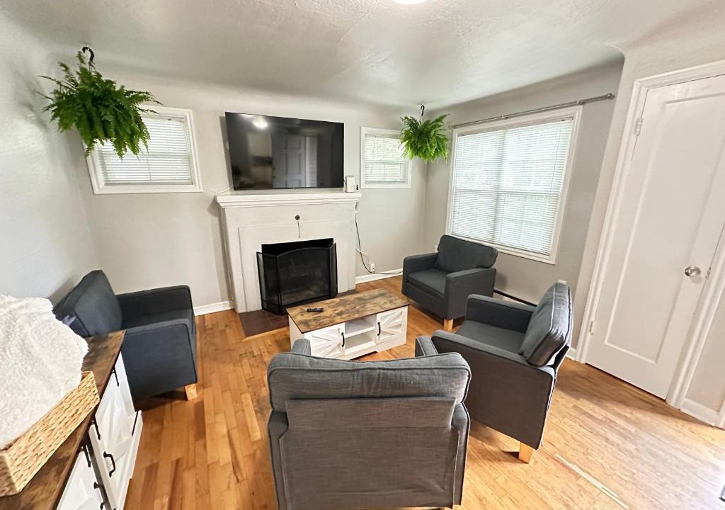 College Hill Apartment | Charming 1930s Style Rustic Home