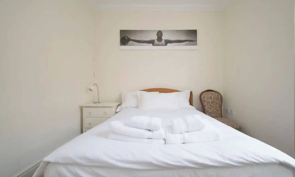 Dalston Apartment | Charming 1BD Victorian Terrace Flat in Dalston