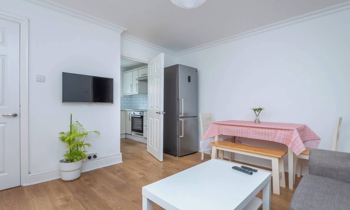 Graveney Apartment | Charming 1BDR Haven with Private Courtyard