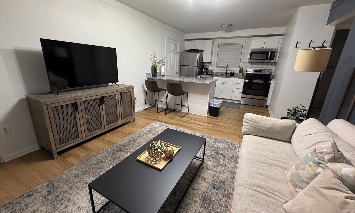 Drayton Plains Apartment | Charming 1BR Apt in Royal Oak, MI