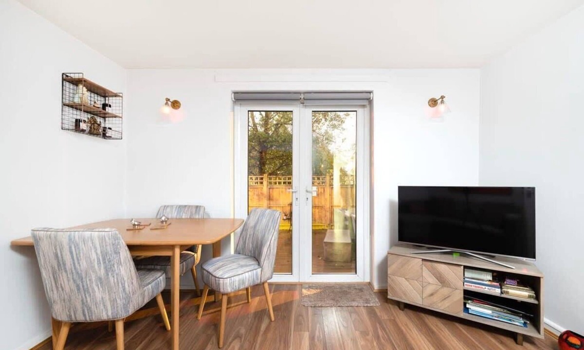 Sydenham Apartment | Charming 1BR flat in Sydenham with free parking