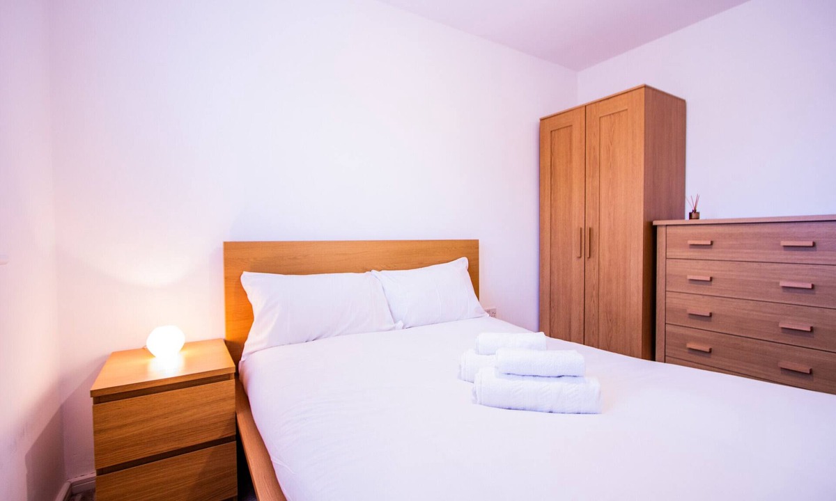 Eccles Ski Chalet | Charming 1BR House in Eccles with Free Parking