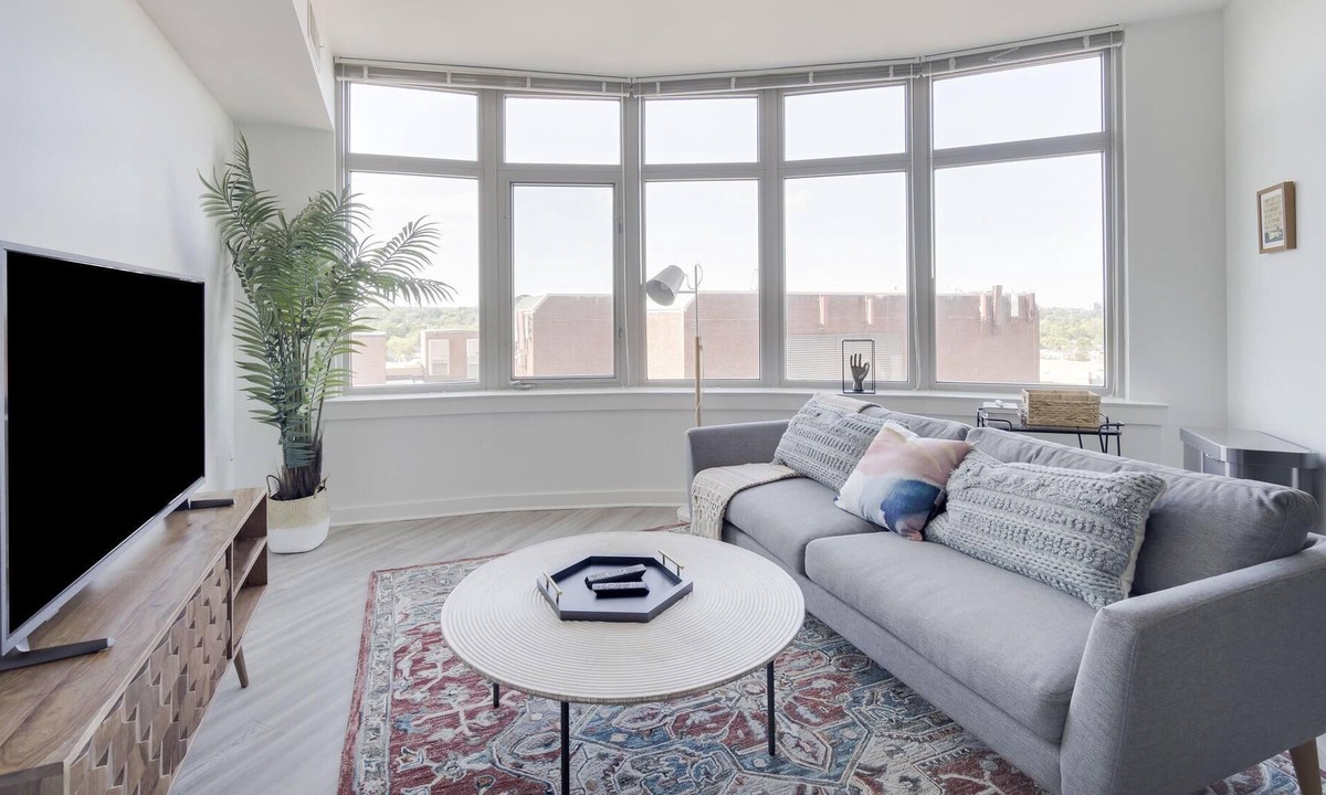 Old Town West Apartment | Charming 1BR in Alexandria, Pool + Pet-Friendly