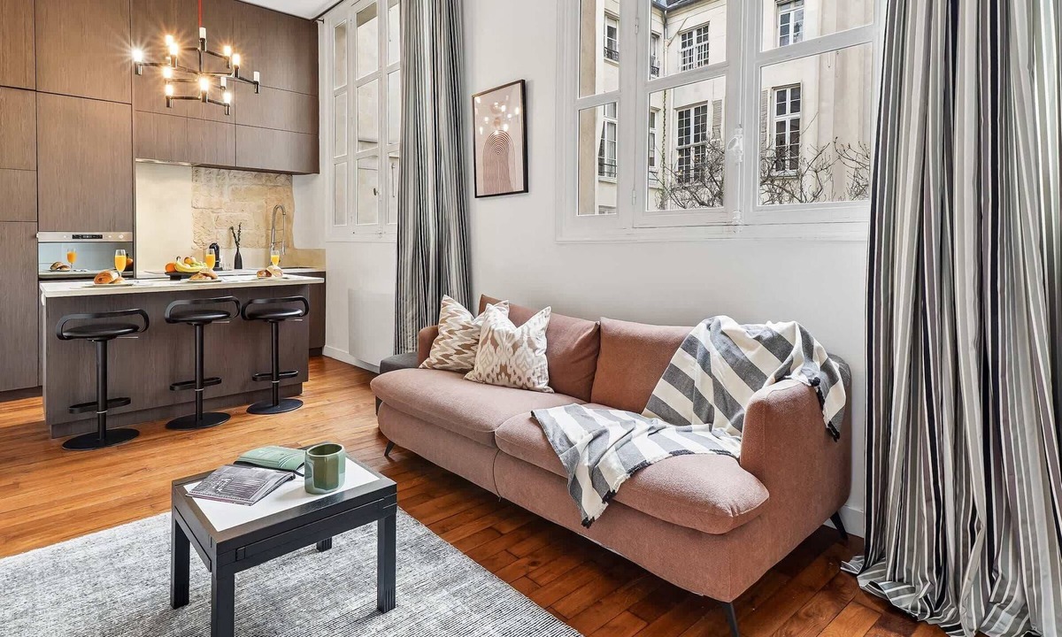 Les Iles Apartment | Charming 1BR on Ile Saint-Louis - Central Paris
