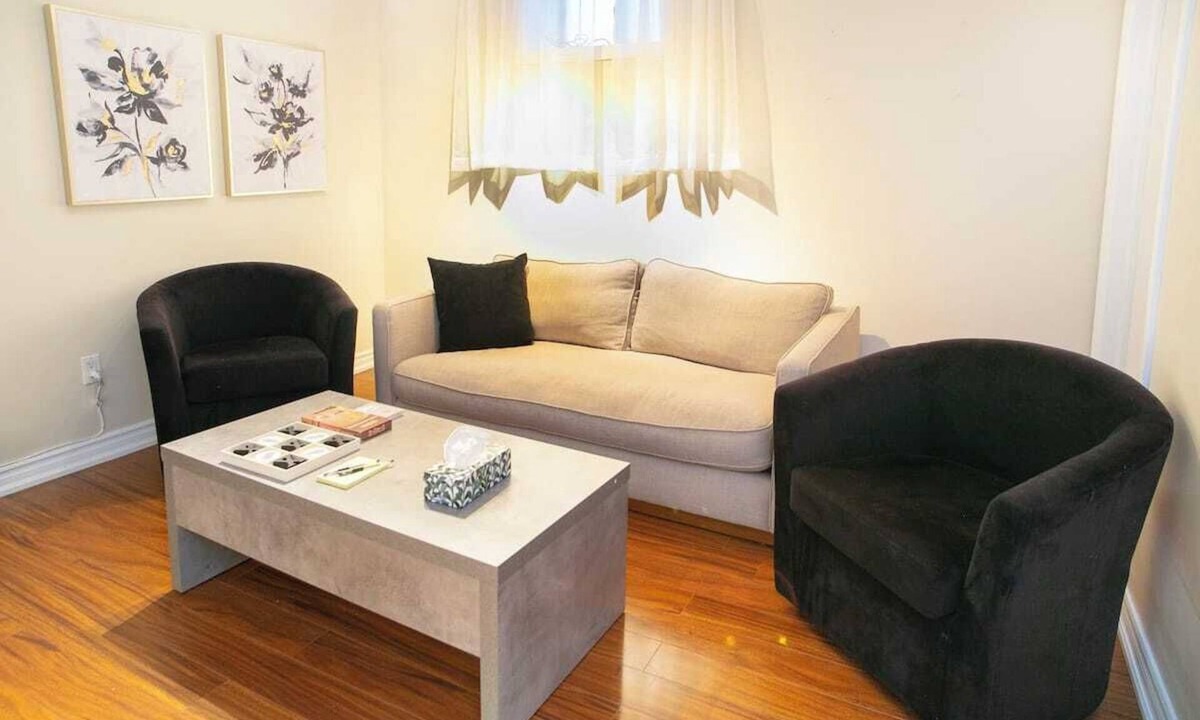 Richmond Hill House | Charming 1BR Unit with Private Entrance & Parking