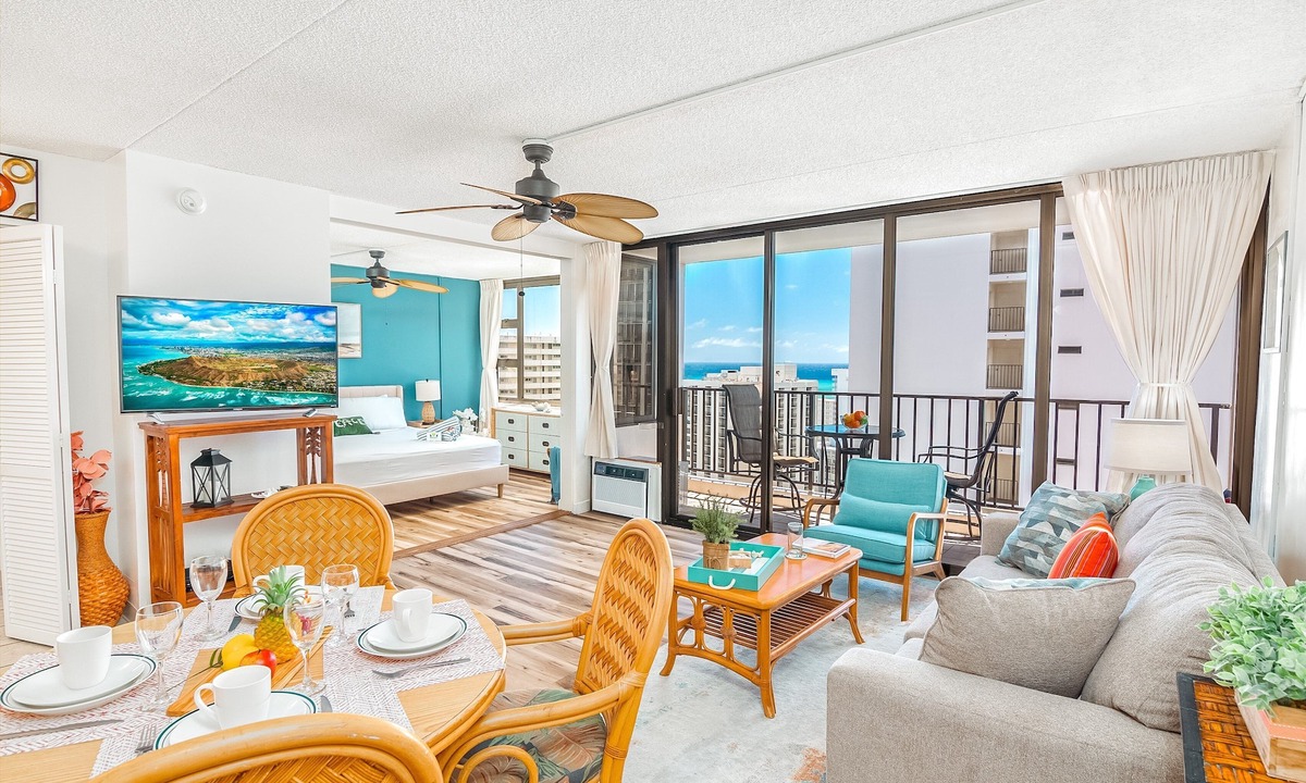 Waikiki Condo | Charming 1BR: Waikiki Banyan, Ocean View + Parking!