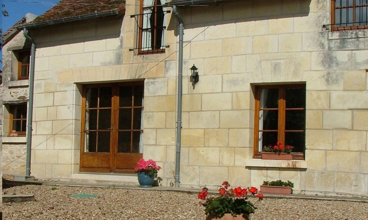 Le-Petit-Pressigny Cottage | ​Charming 2 bed self-catering cottage with heated pool & panoramic views.