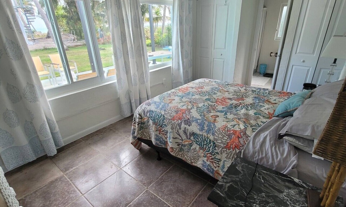 Upper Matecumbe Key House | Charming 2 bed, 2 bath cottage 100 feet from private sandy ocean beach