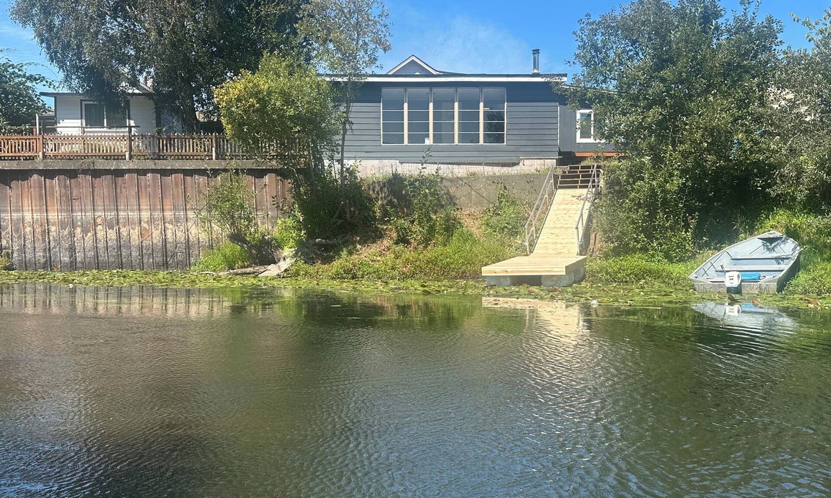 Lakeside House | Charming 2 bed, 2 bath waterfront home w/Dune access