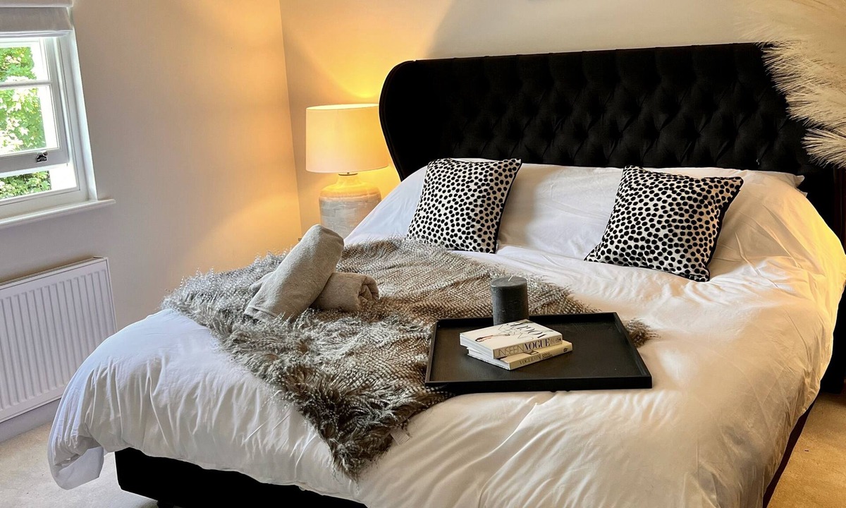 Marshborough Apartment | Charming 2-bed Apartment in Sandwich in Kent