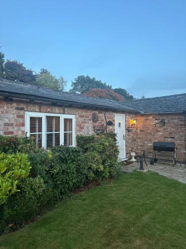 Tatton Park House | Charming 2-bed cottage in Peover, Cheshire East