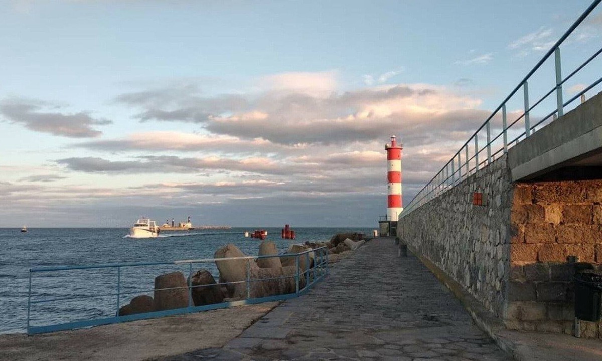 Port-la-Nouvelle House | Charming 2-Bedroom House, 900m from Beach, Large Terrace, Quiet Area
