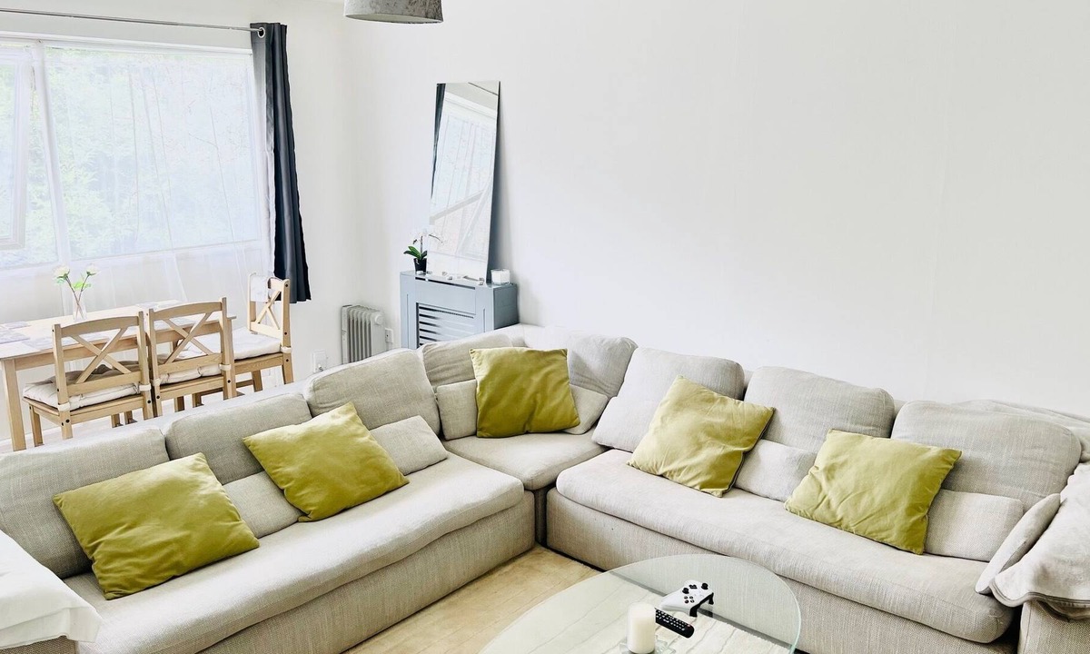 Hemel Hempstead Apartment | Charming 2-Bed Apartment in Hemel Hempstead