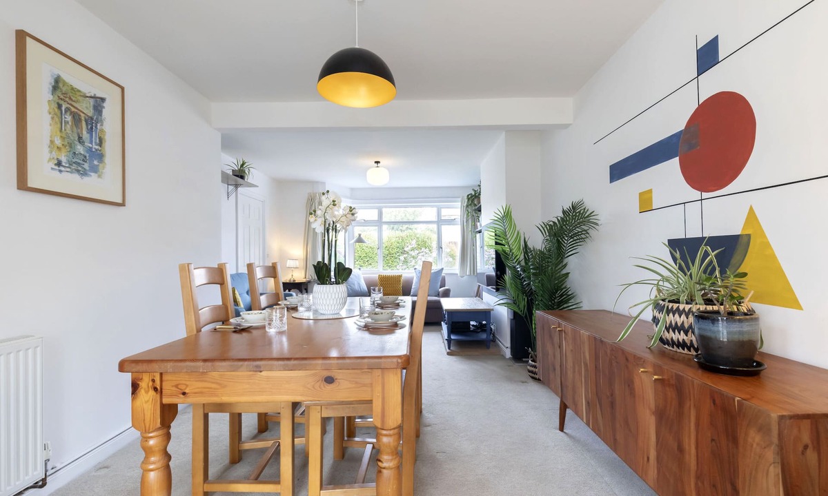 Stonehouse House | Charming 2-Bed Home in Stonehouse