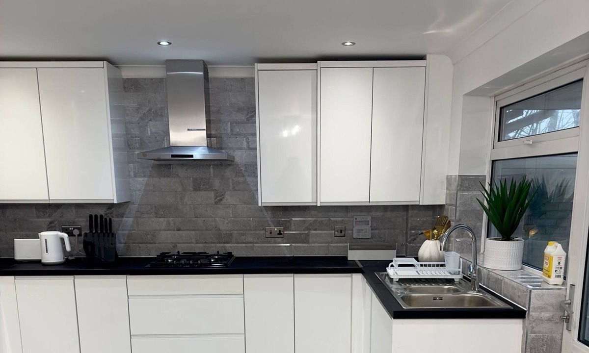 Littleover House | Charming 2-Bed Modern House in Derby