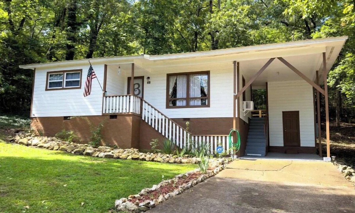 Hardy Cottage | Charming 2 Bedroom 1 Bath Cottage in a Forest Setting Tucked Away in Nature