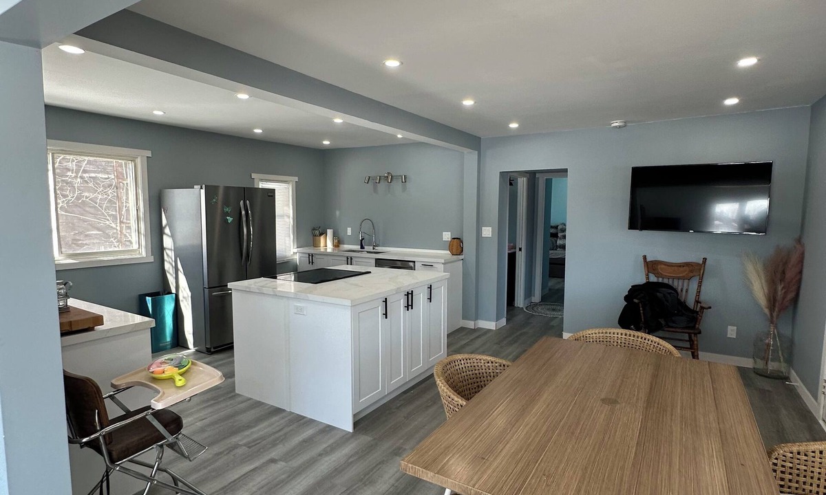 Carrying Place Cottage | "Charming 2-Bedroom Cottage: Fully Renovated with Water Access