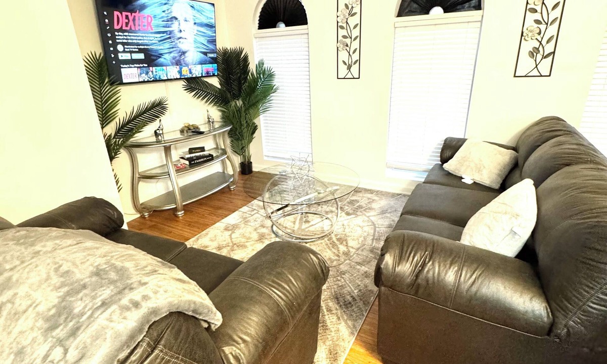 Crosstown Apartment | Charming 2-bedroom 1 bath apartment , WiFi in delightful downtown Memphis