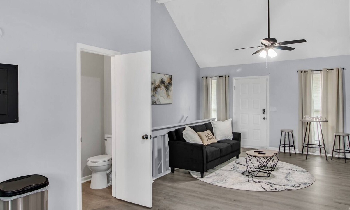 Huntsville Apartment | Charming 2-bedroom apartment in beautiful Huntsville with fireplace
