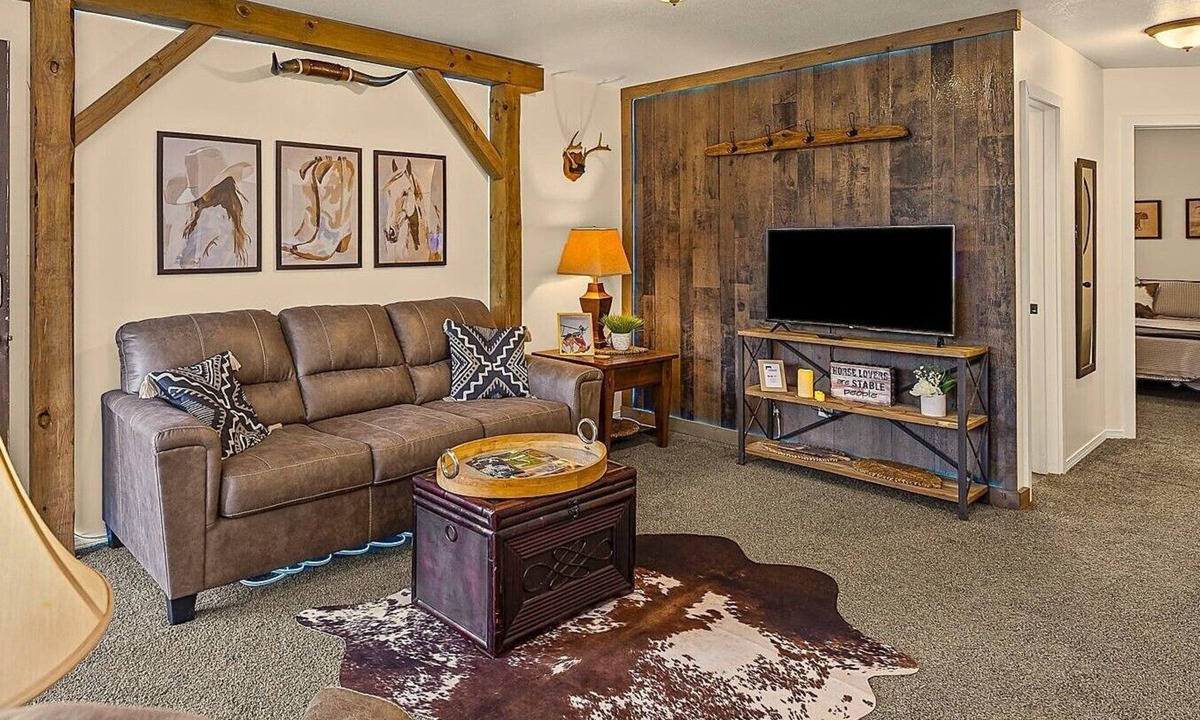 Osawatomie Apartment | Charming 2-bedroom apartment in peaceful Osawatomie Mid Term Stays
