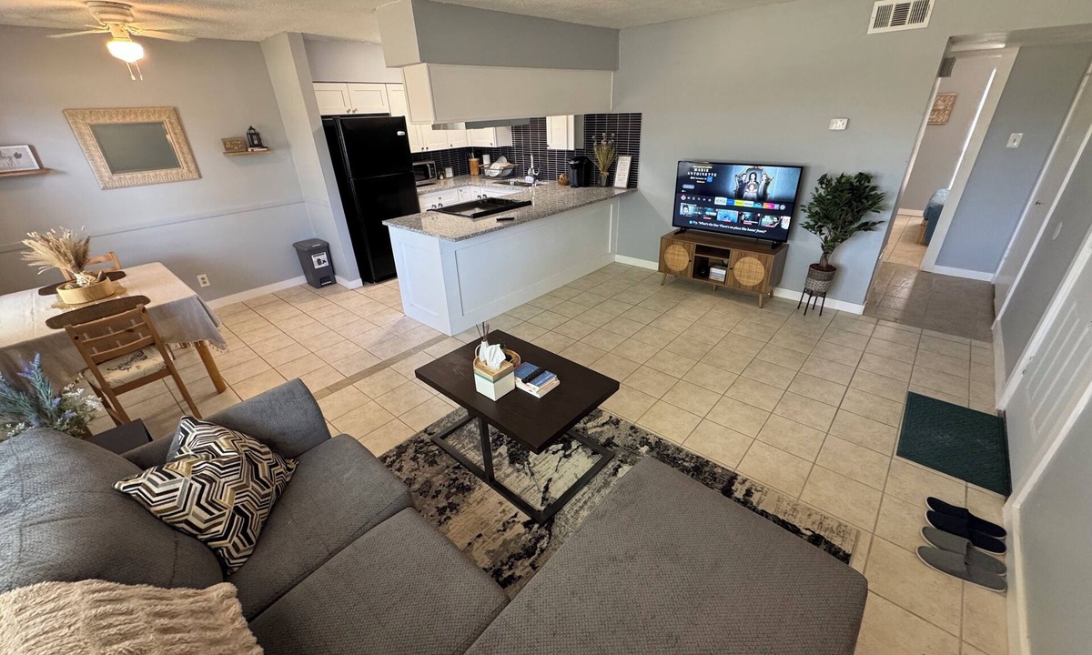 Smithville Apartment | Charming 2-bedroom apartment with AC, WiFi in wonderful Smithville