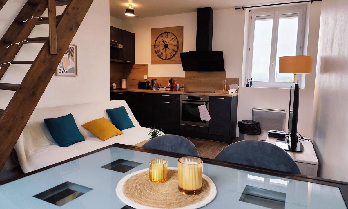Centre Ville Apartment | Charming 2-bedroom apartment in pleasant Compiègne with WiFi