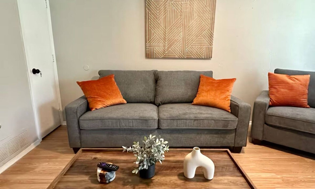 Central Arlington Apartment | Charming 2-bedroom apartment in lovely Arlington with WiFi, AC