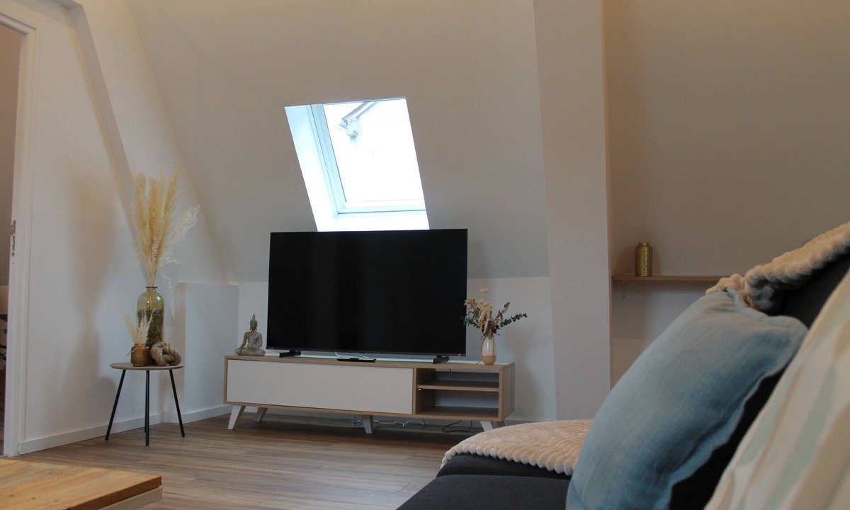 Beauvais Apartment | Charming 2-bedroom apartment in Central Beauvais - Airport Shuttle 2min away